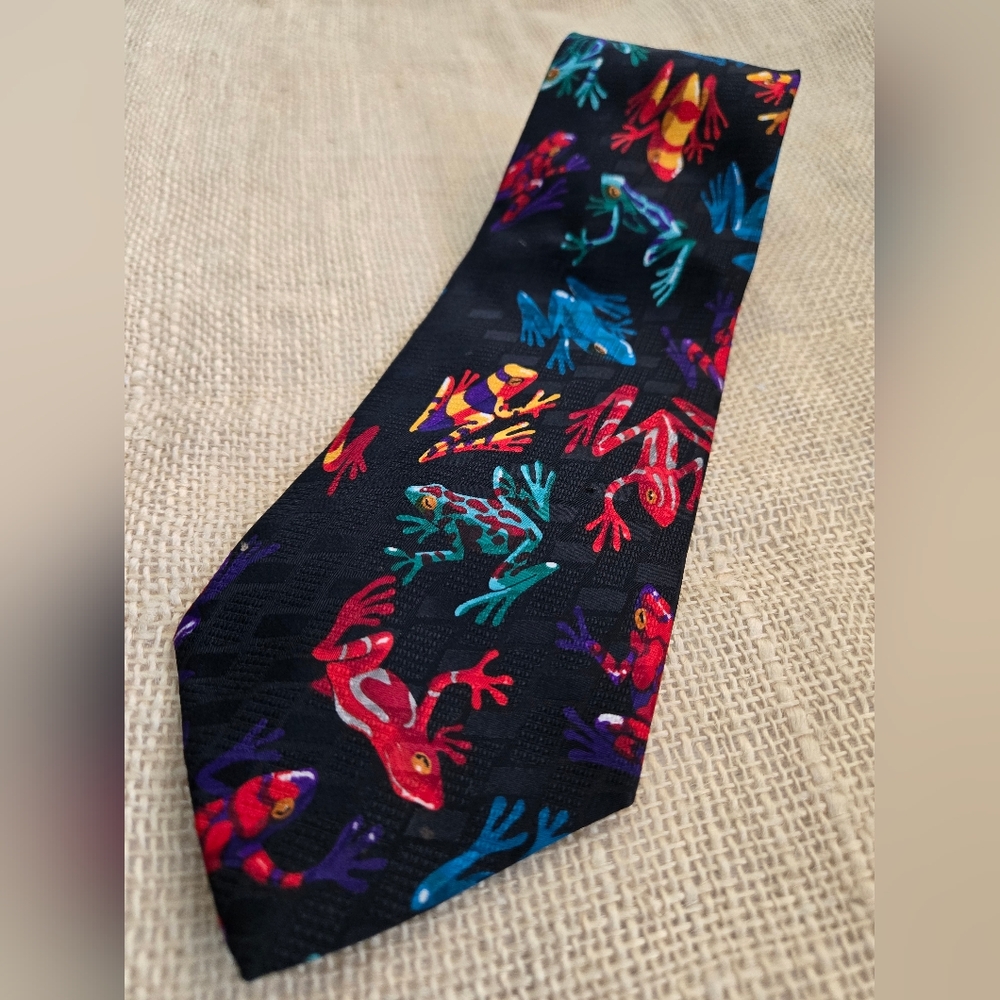 Vintage Addiction Novelty Biodiversity Neon Tree Frogs Tie
